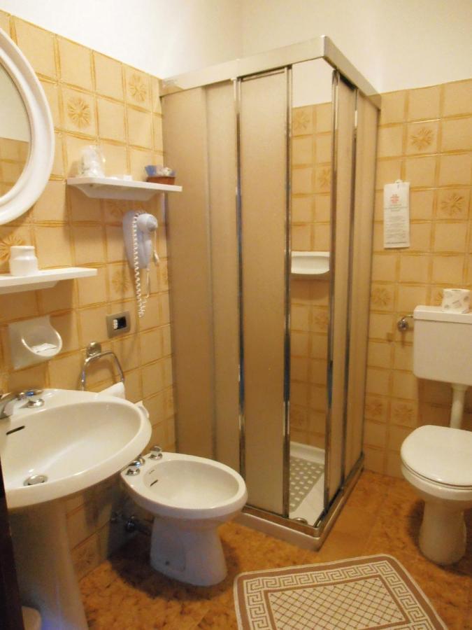 ホテル Garni Al Barance セルヴァ・ディ・カドーレ 部屋 写真